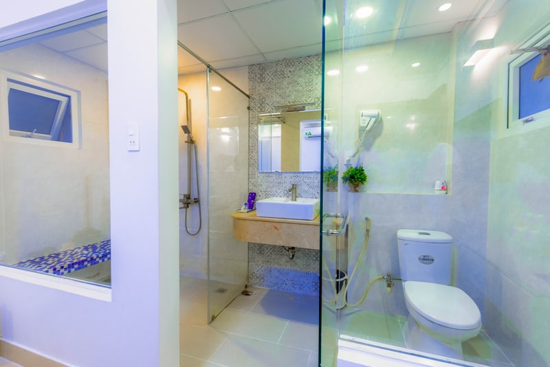 glass shower screen